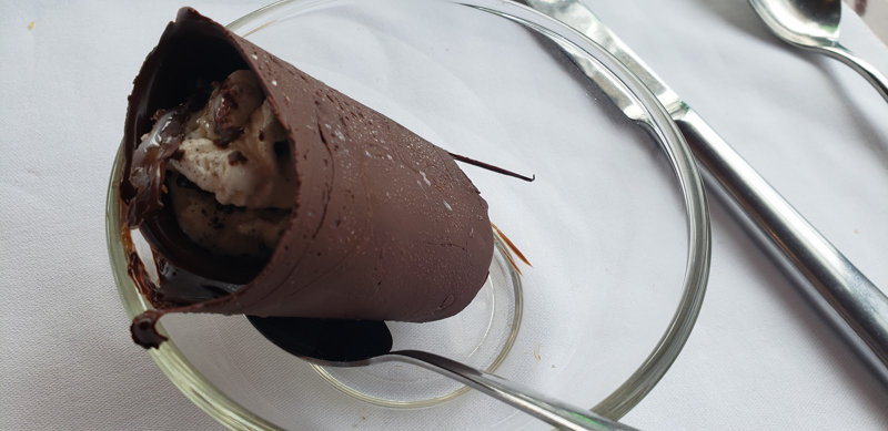 Boneka restaurant dessert